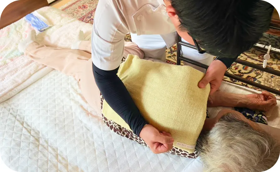 温熱マットを使用している様子